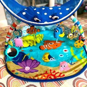 Bright stars Finding Nemo baby activity mat